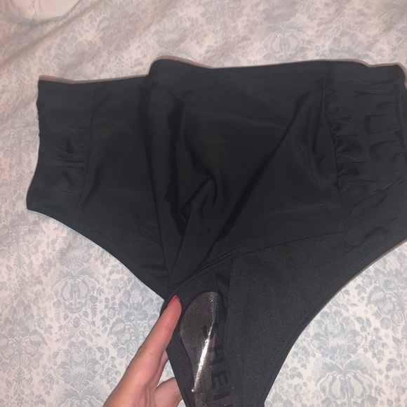 High waisted bikini bottoms with tags - Picture 1 of 1